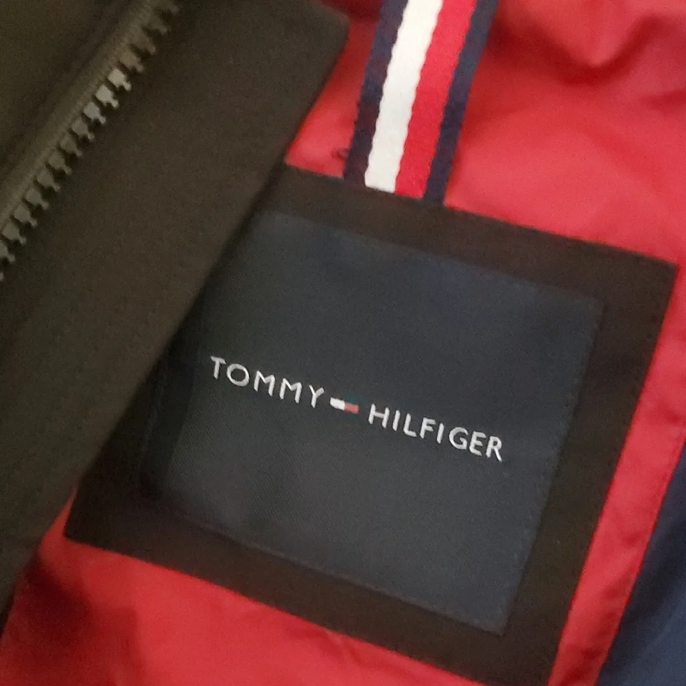 Tommy Hilfiger Men’s Winter Coat Size L – NWOT Black Hooded Jacket Faux Fur - Picture 2 of 10